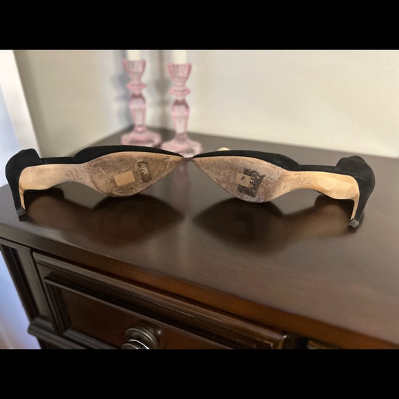 Jimmy Choo black suede pump with pearl detail - Picture 3 of 6